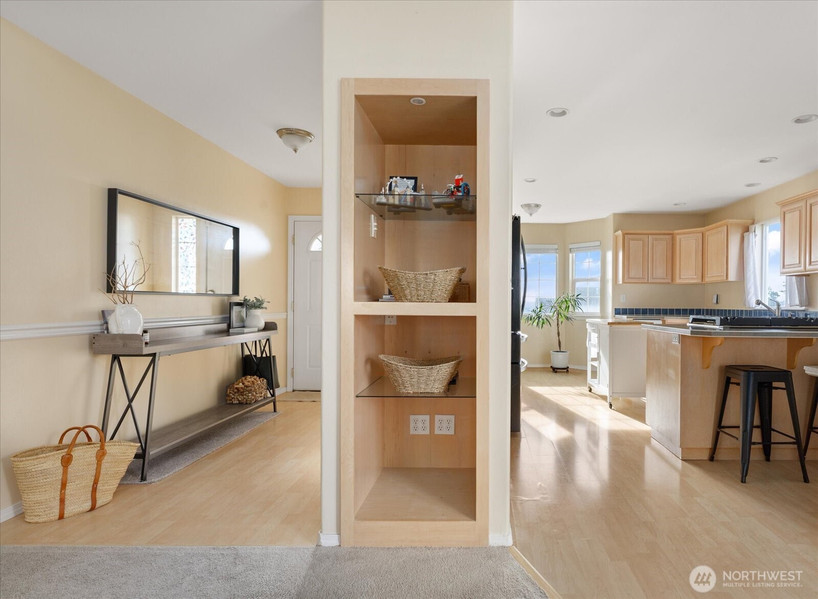 387 SW Stroops Drive , Oak Harbor, WA 98277