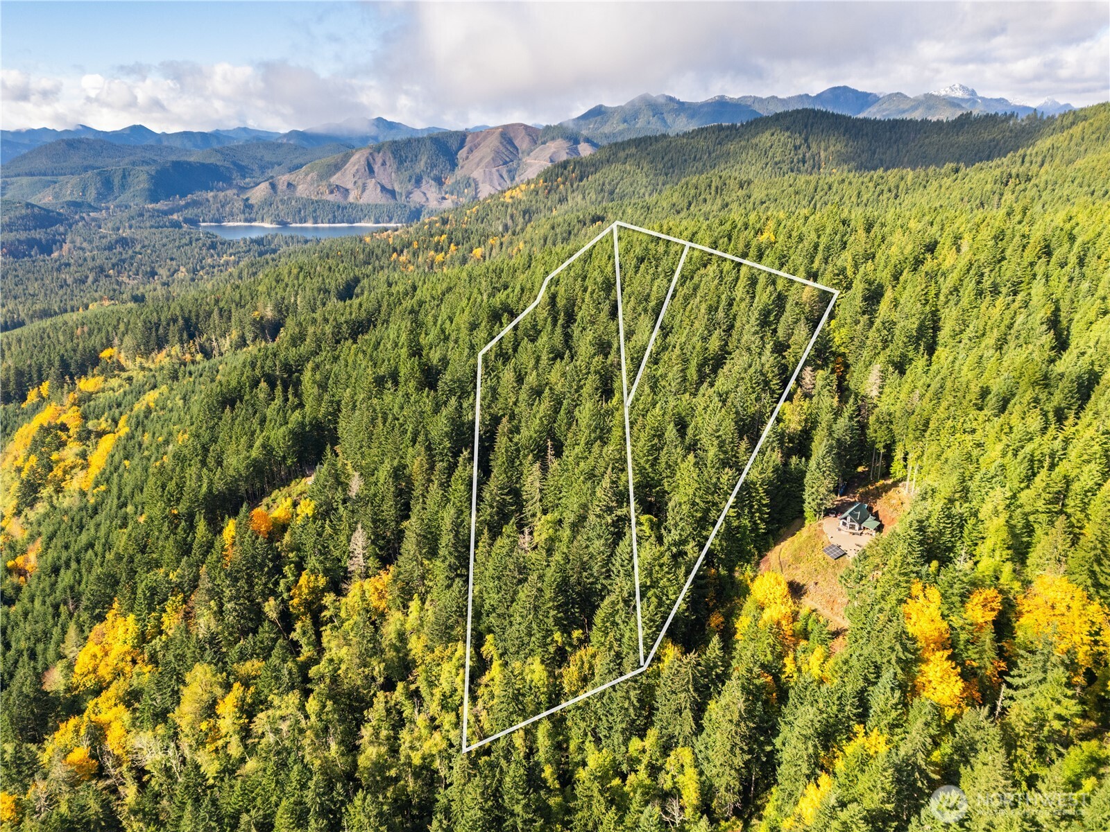 1350 N Hilltop Loop Road , Hoodsport, WA 98548