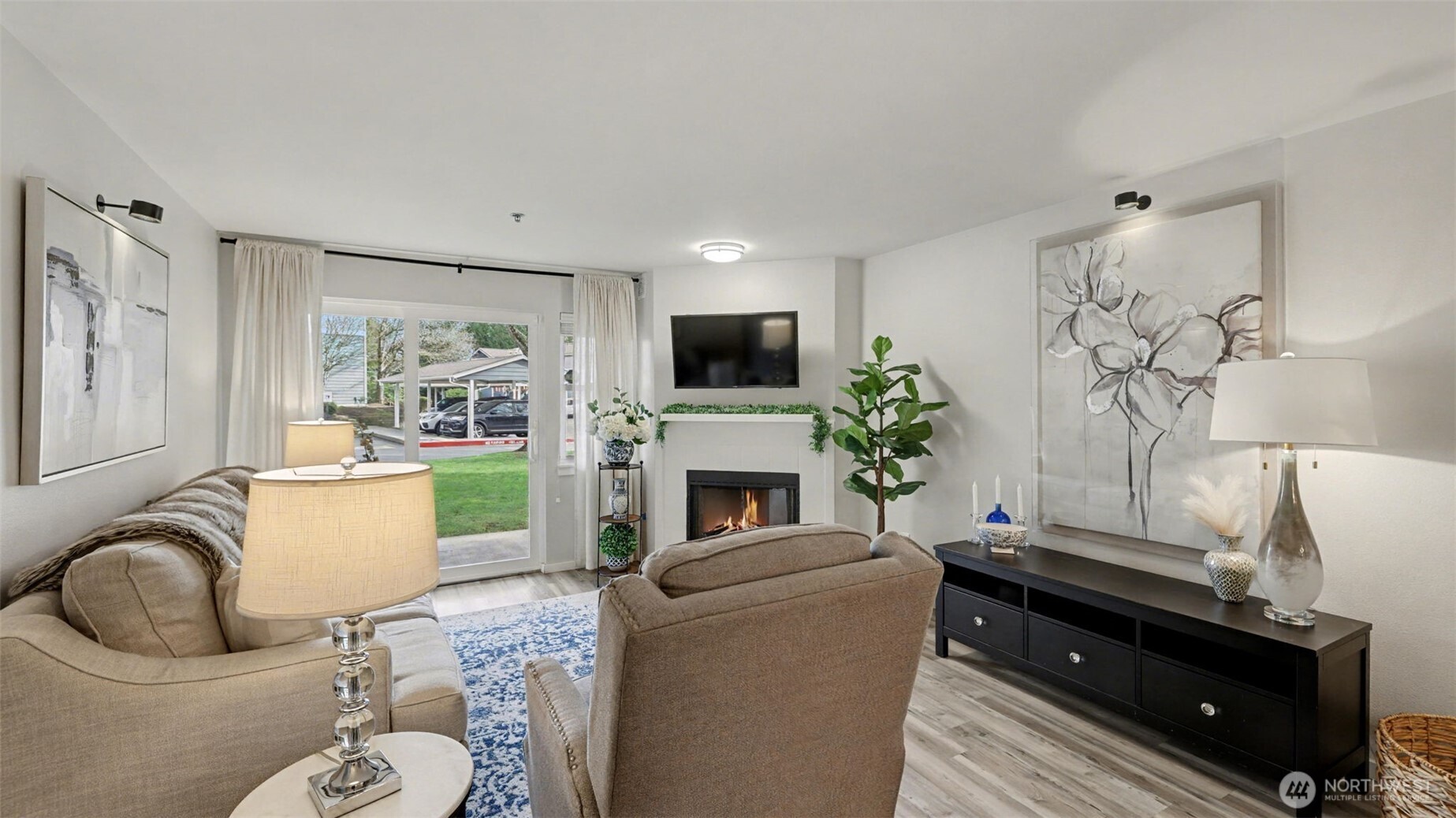 250 NW Dogwood Street #E-102, Issaquah, WA 98027