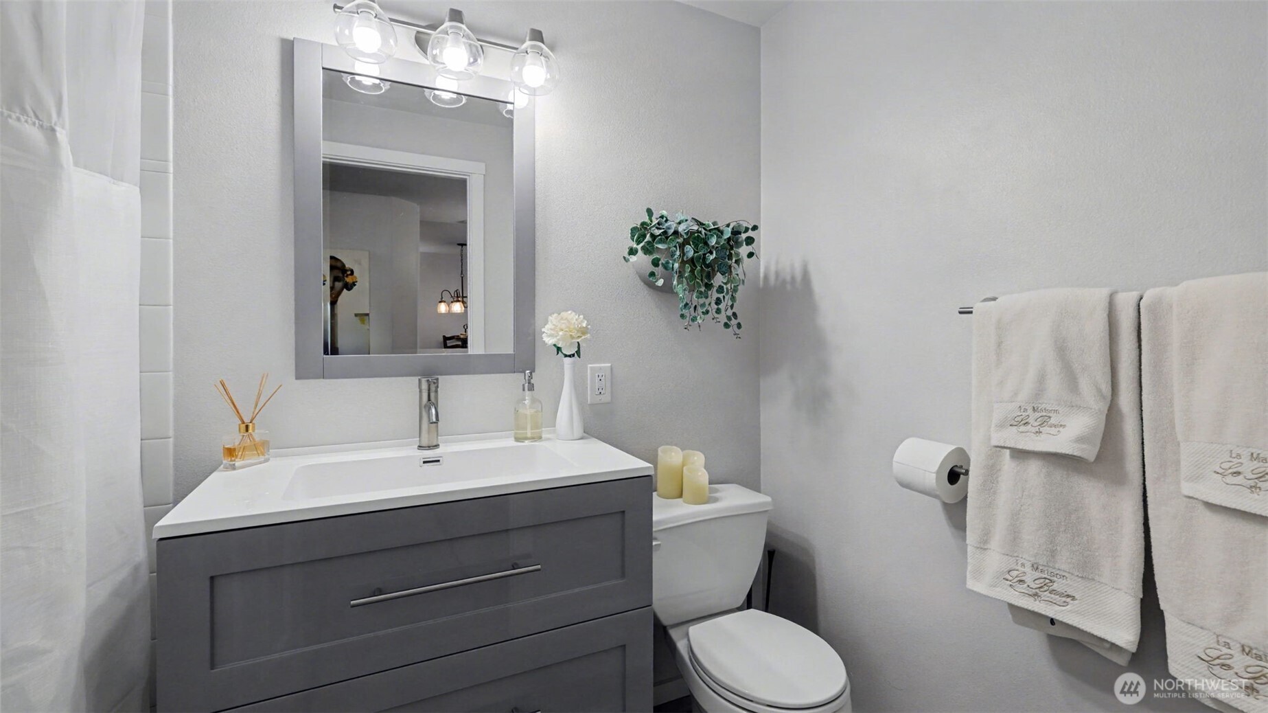 250 NW Dogwood Street #E-102, Issaquah, WA 98027