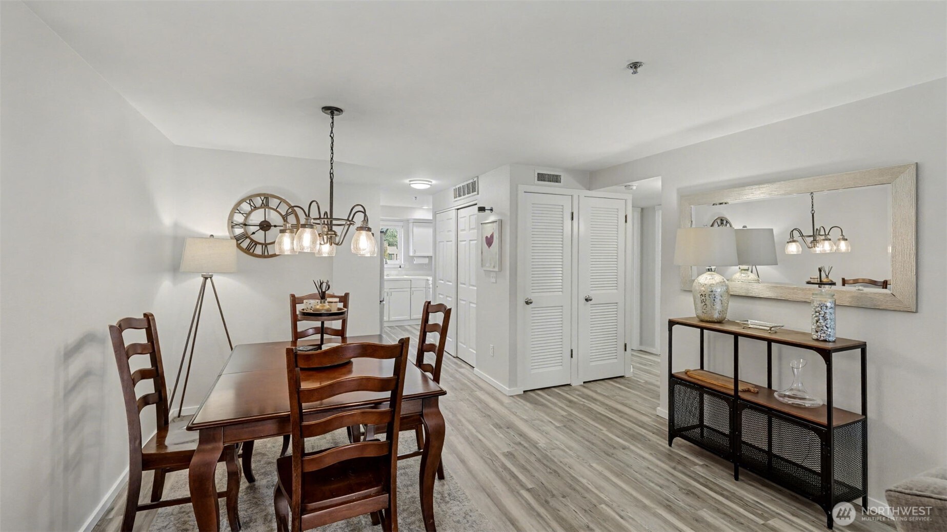 250 NW Dogwood Street #E-102, Issaquah, WA 98027