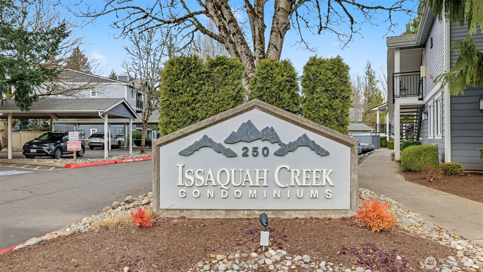 250 NW Dogwood Street #E-102, Issaquah, WA 98027