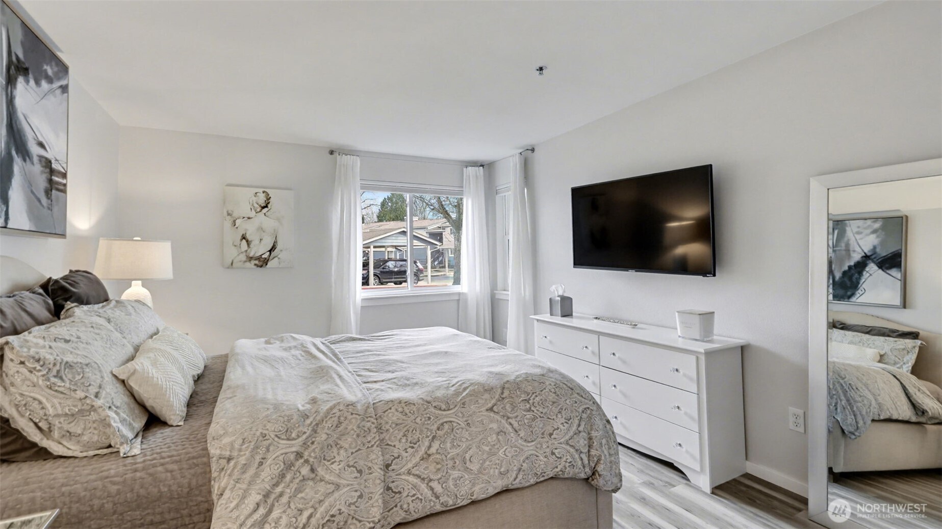 250 NW Dogwood Street #E-102, Issaquah, WA 98027