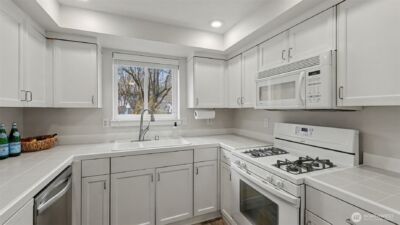 250 NW Dogwood Street #E-102, Issaquah, WA 98027 - Photo 10