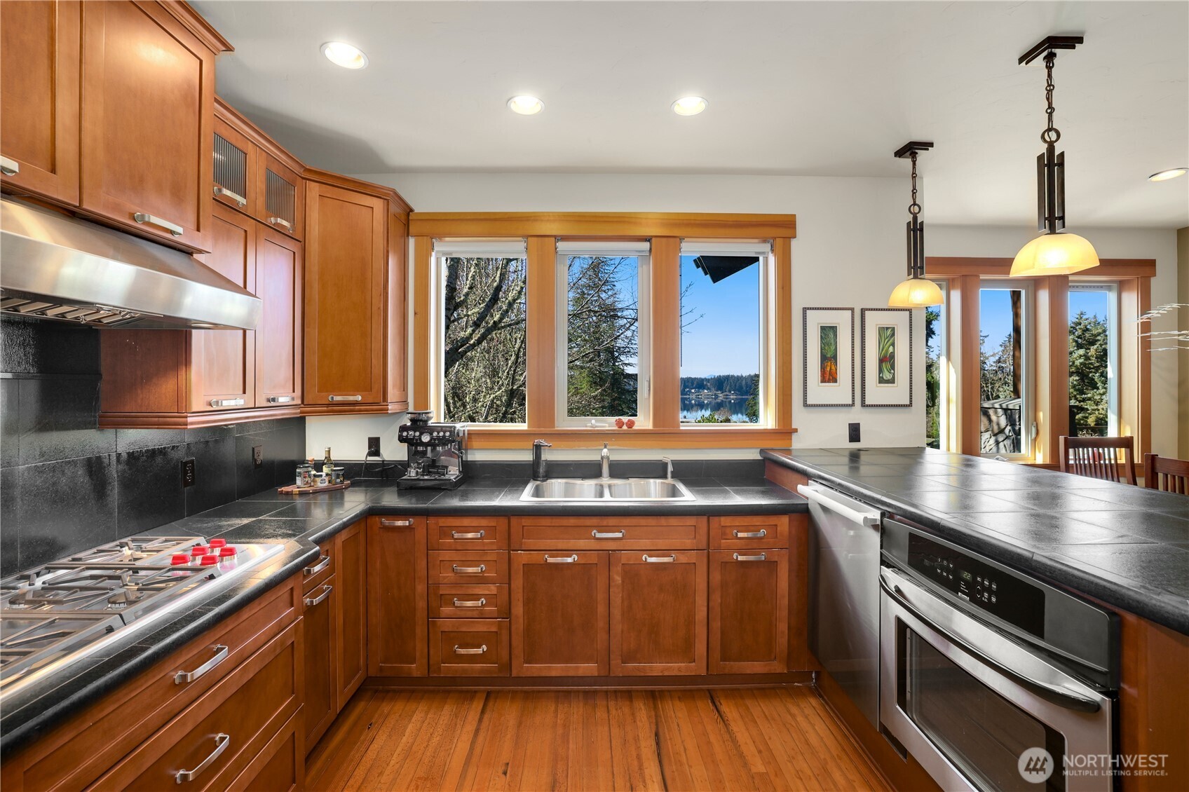 7011 Cooper Point Road NW, Olympia, WA 98502