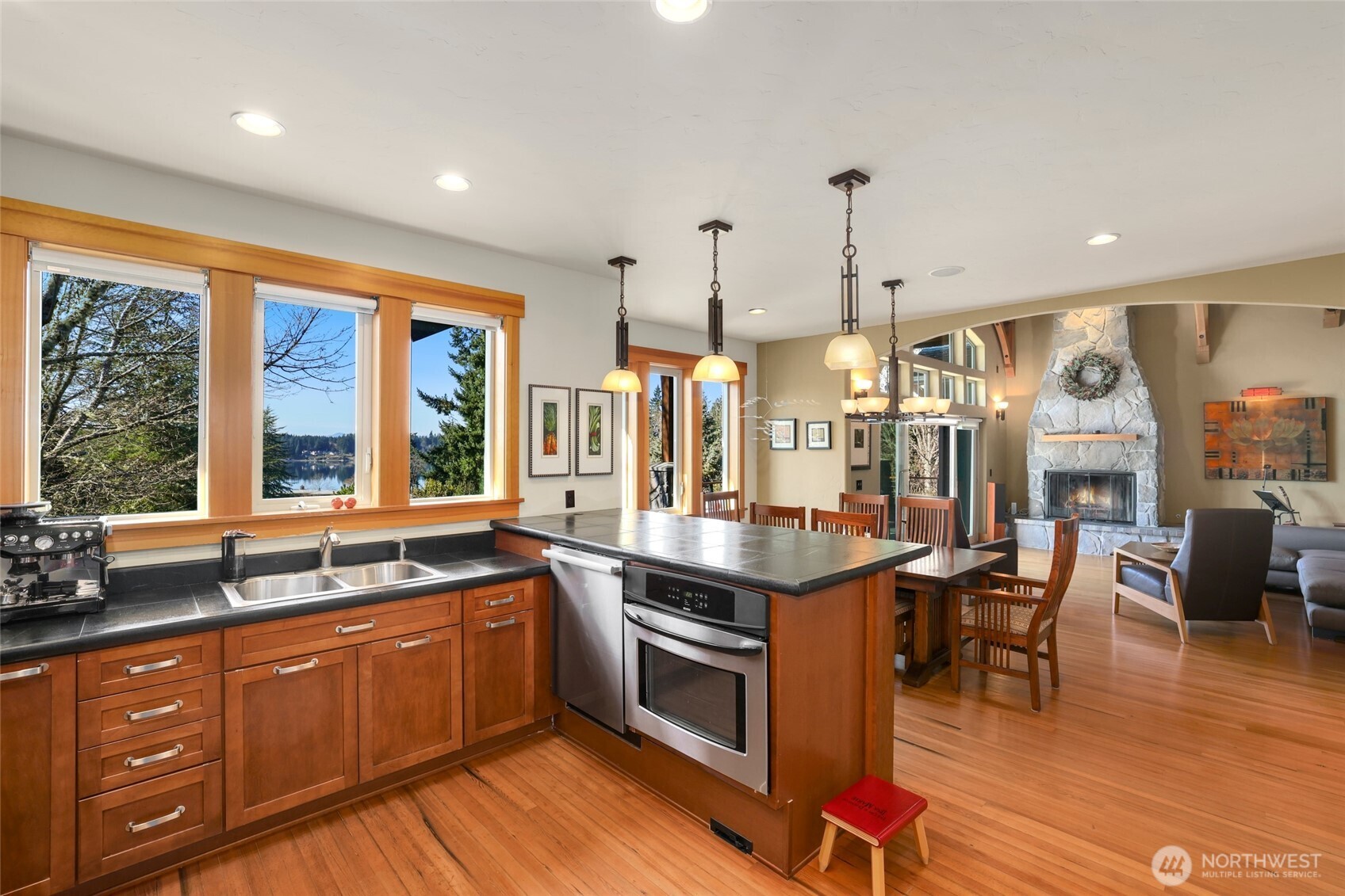 7011 Cooper Point Road NW, Olympia, WA 98502