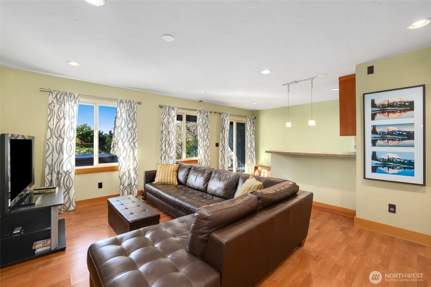 7011 Cooper Point Road NW, Olympia, WA 98502