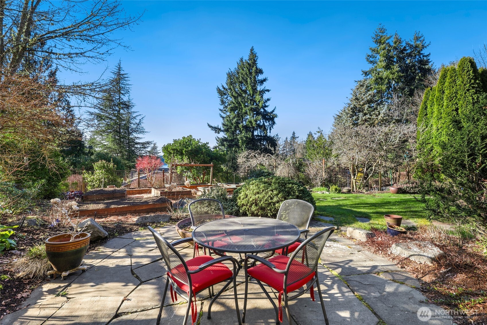 7011 Cooper Point Road NW, Olympia, WA 98502