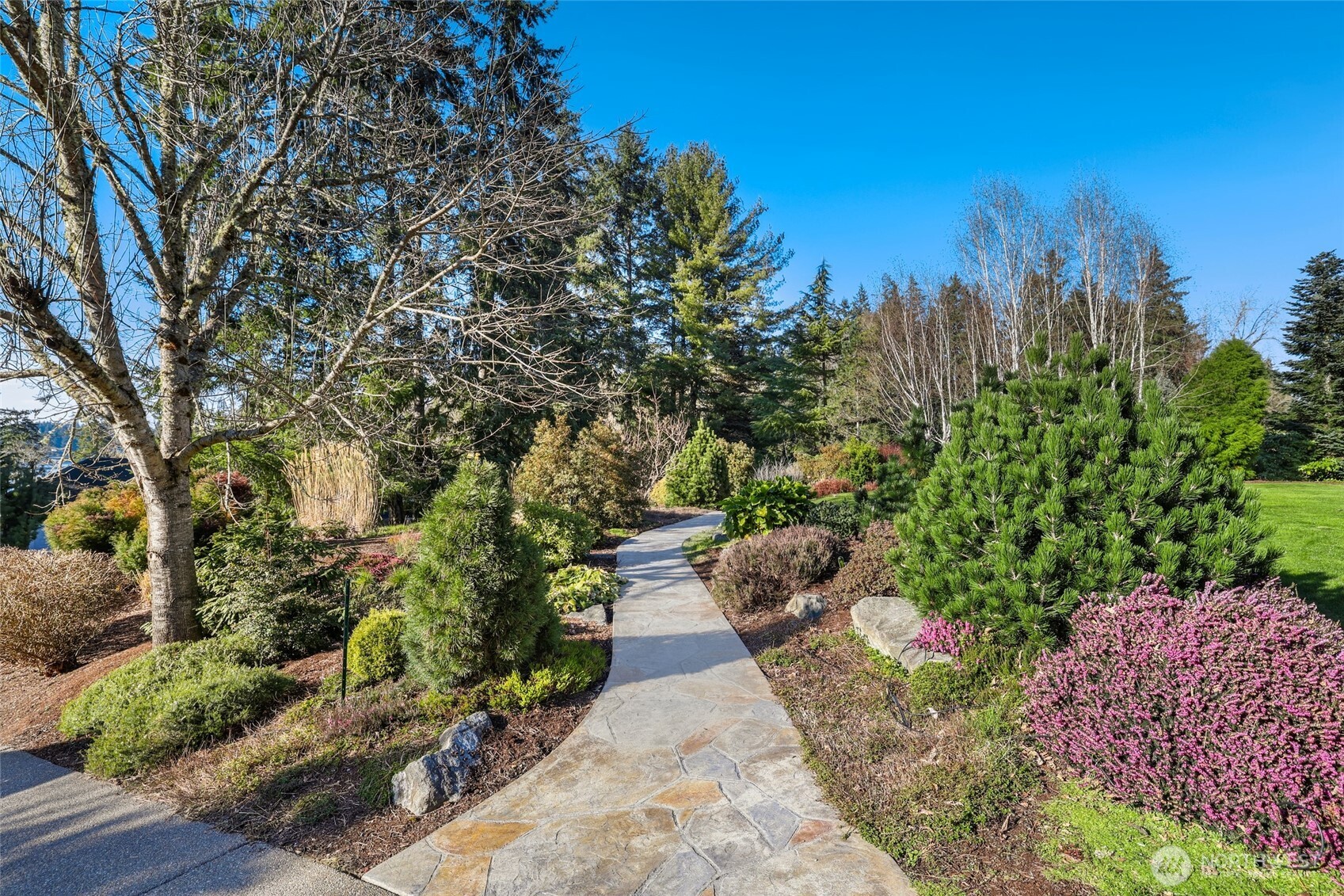 7011 Cooper Point Road NW, Olympia, WA 98502