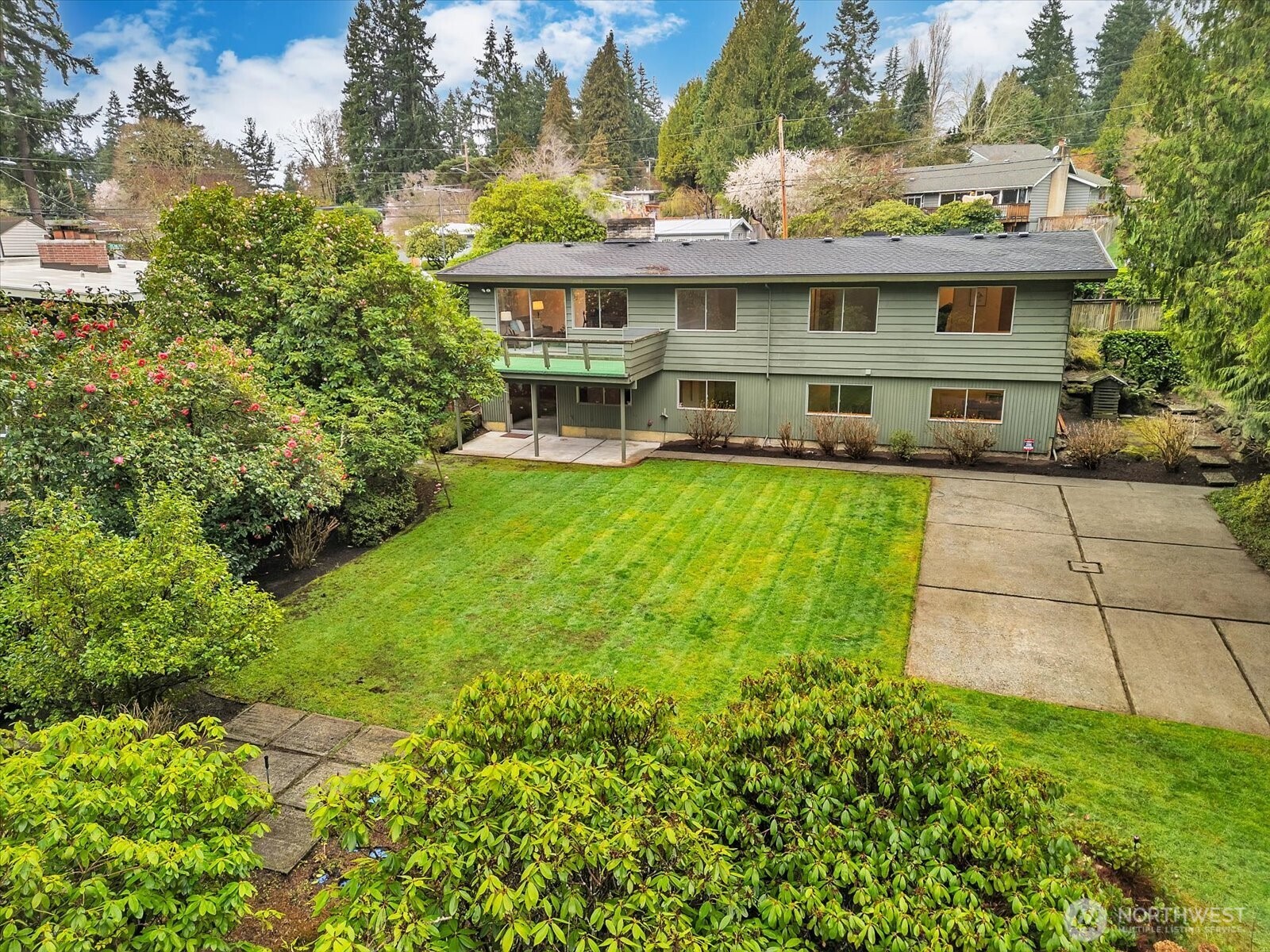 106 165th Avenue SE, Bellevue, WA 98008