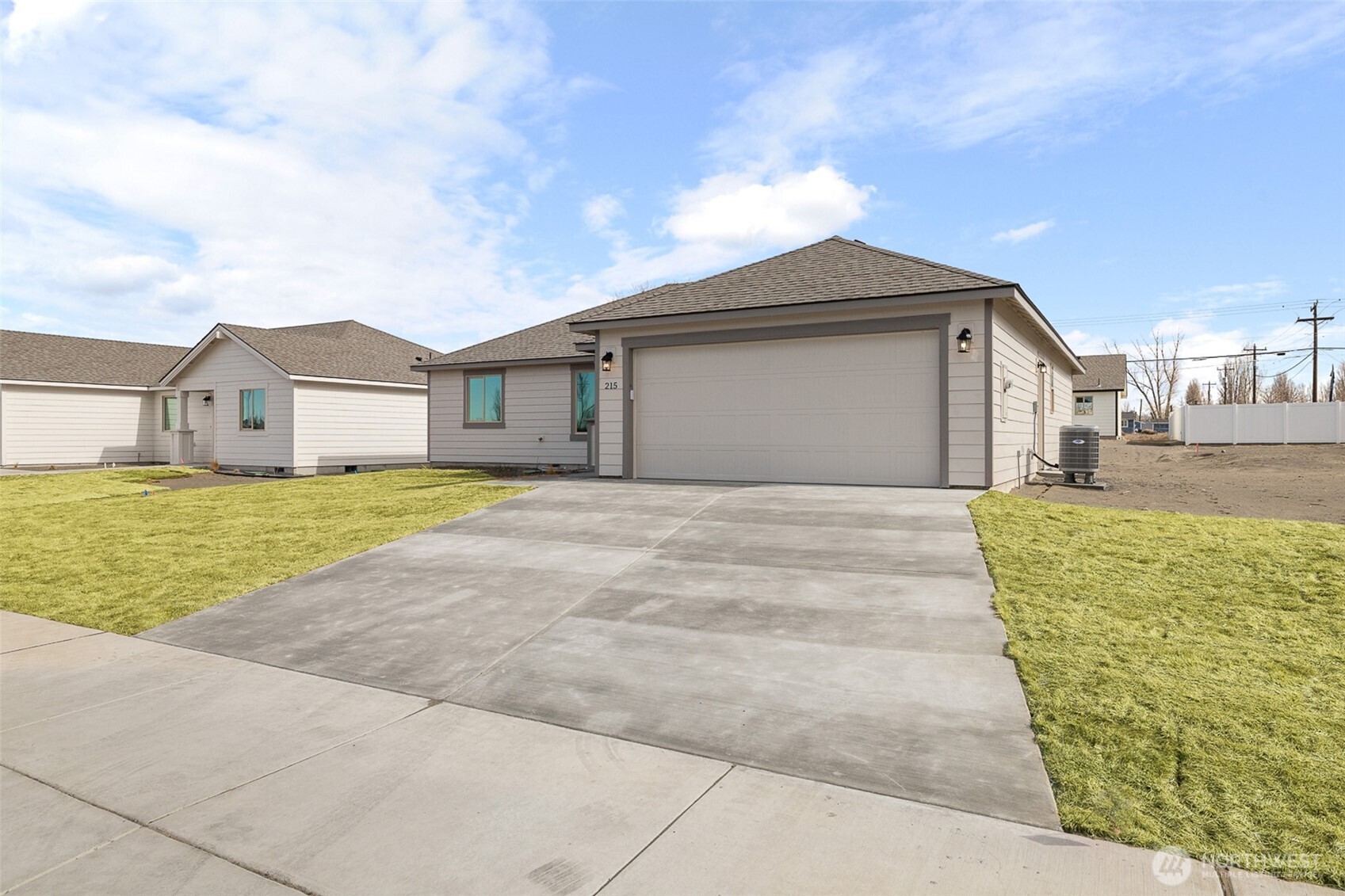 215 Lessor Loop , Moses Lake, WA 98837