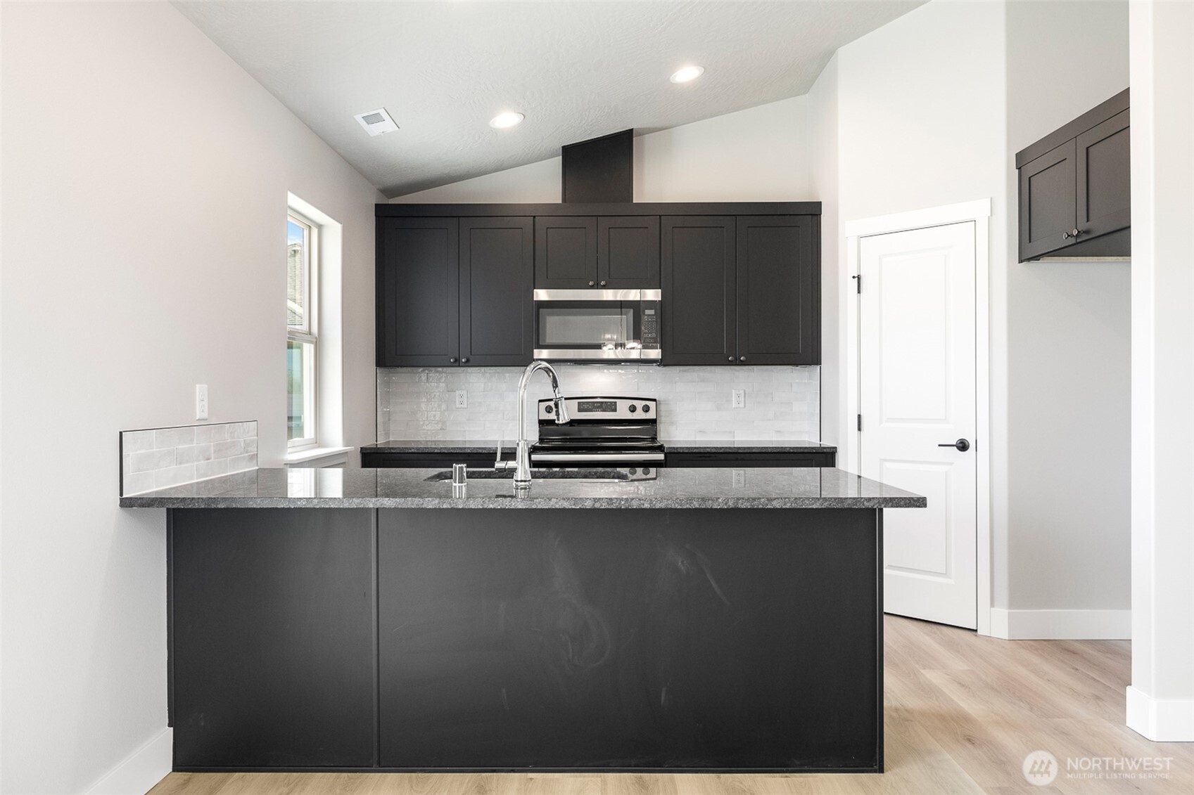 215 Lessor Loop , Moses Lake, WA 98837