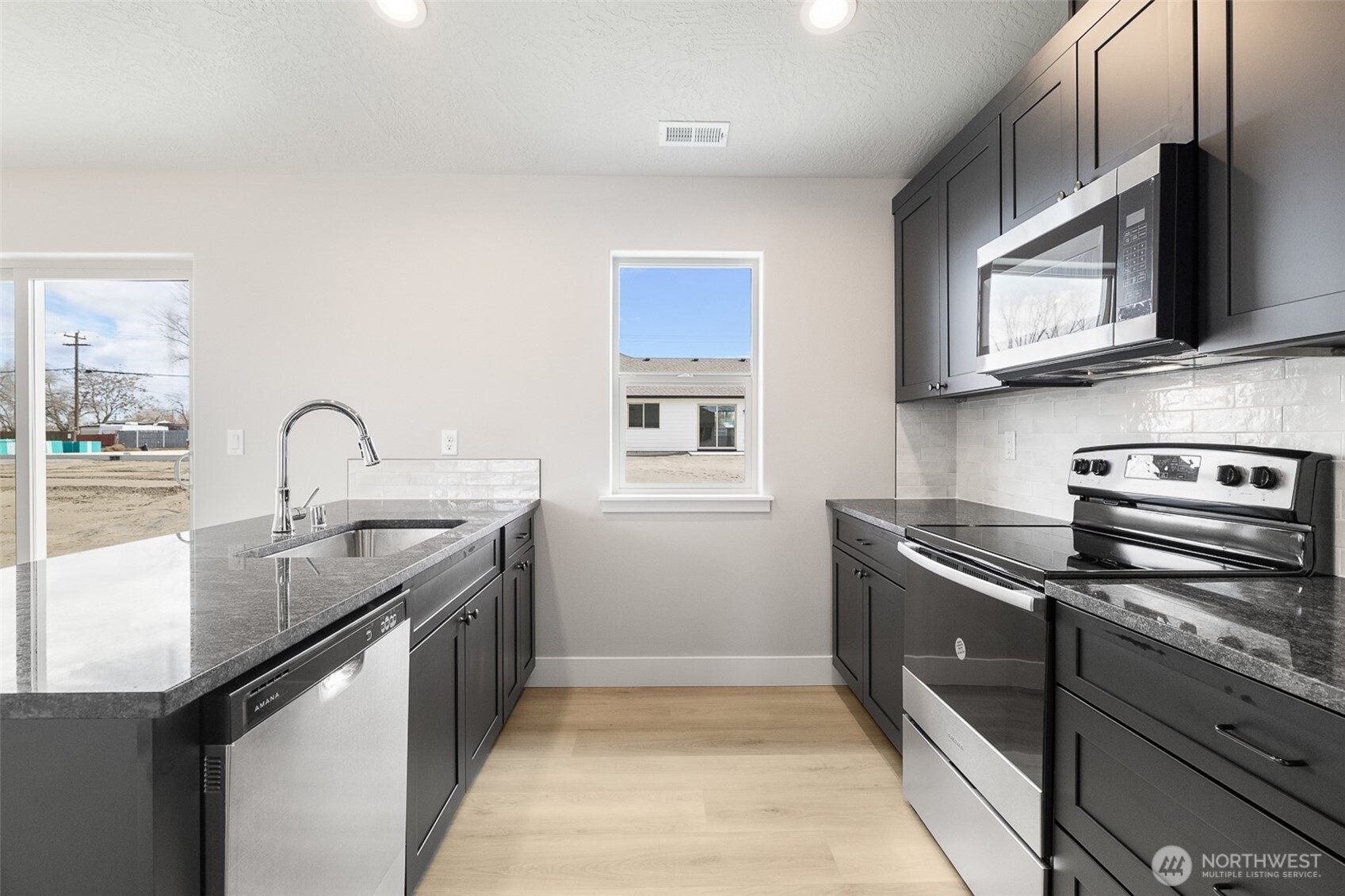 215 Lessor Loop , Moses Lake, WA 98837