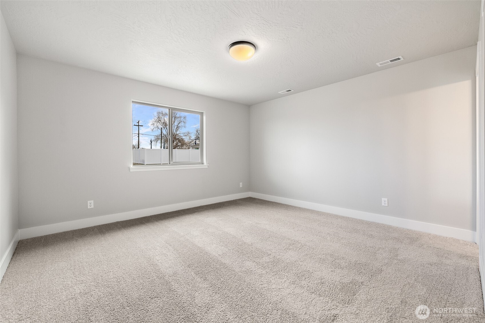 215 Lessor Loop , Moses Lake, WA 98837