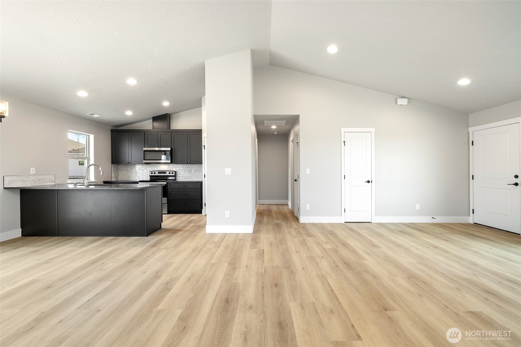 215 Lessor Loop , Moses Lake, WA 98837