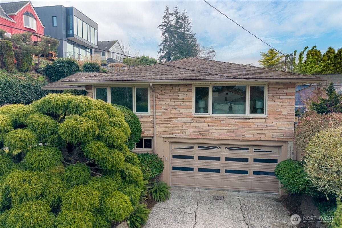 2815 W Smith Street , Seattle, WA 98199