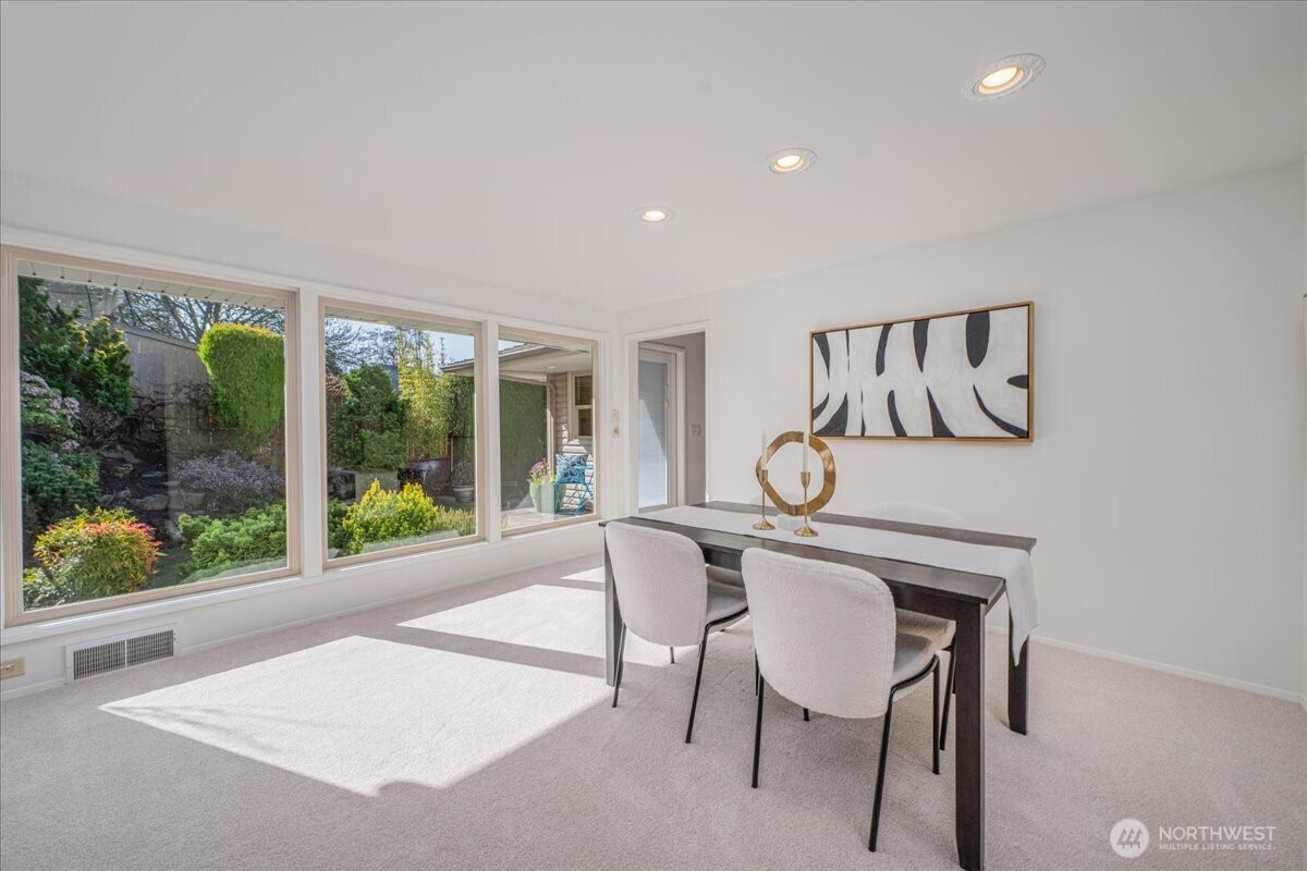 2815 W Smith Street , Seattle, WA 98199