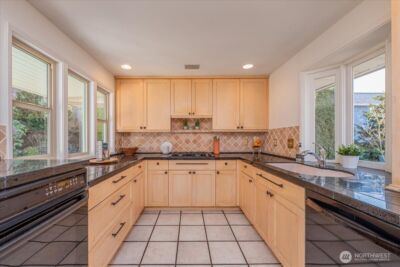 2815 W Smith Street , Seattle, WA 98199 - Photo 14