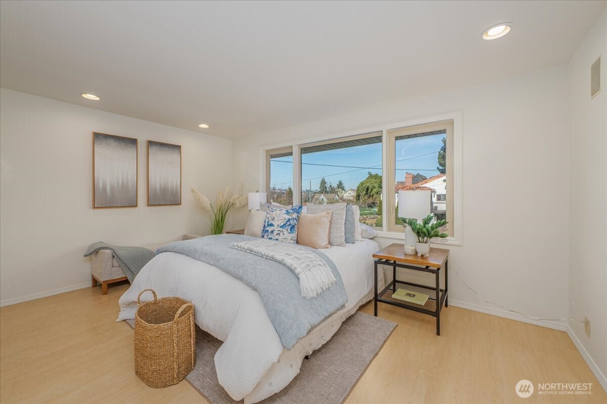 2815 W Smith Street , Seattle, WA 98199