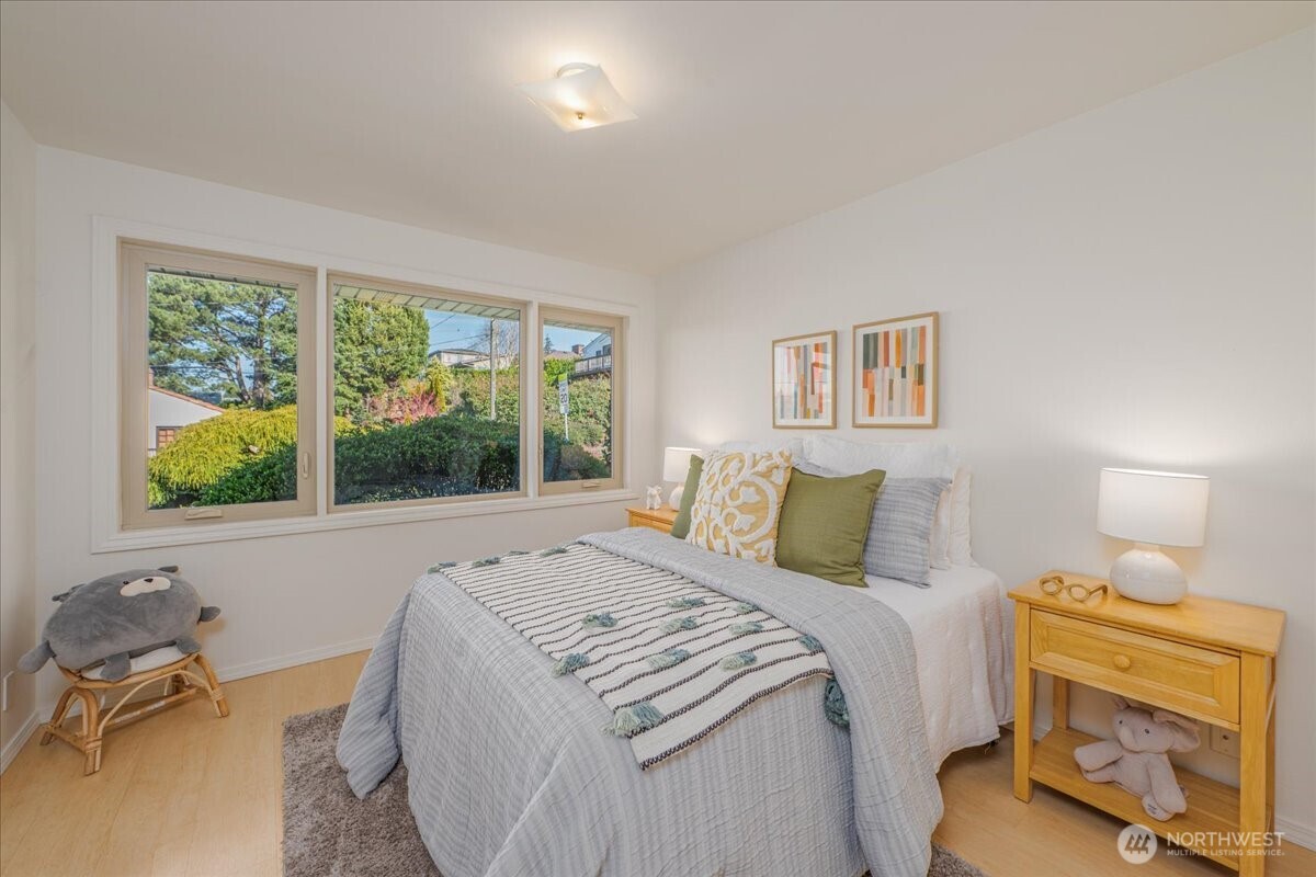 2815 W Smith Street , Seattle, WA 98199