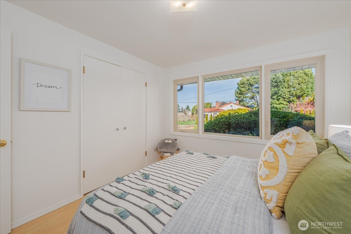 2815 W Smith Street , Seattle, WA 98199