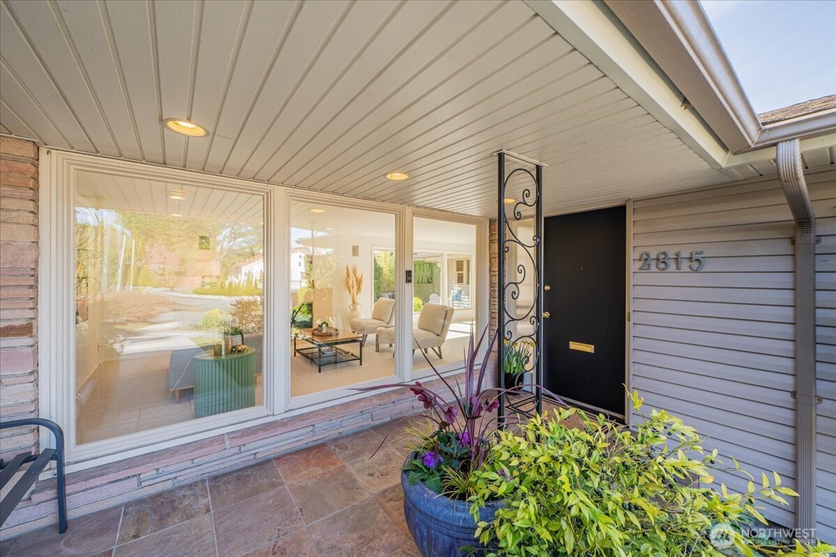 2815 W Smith Street , Seattle, WA 98199