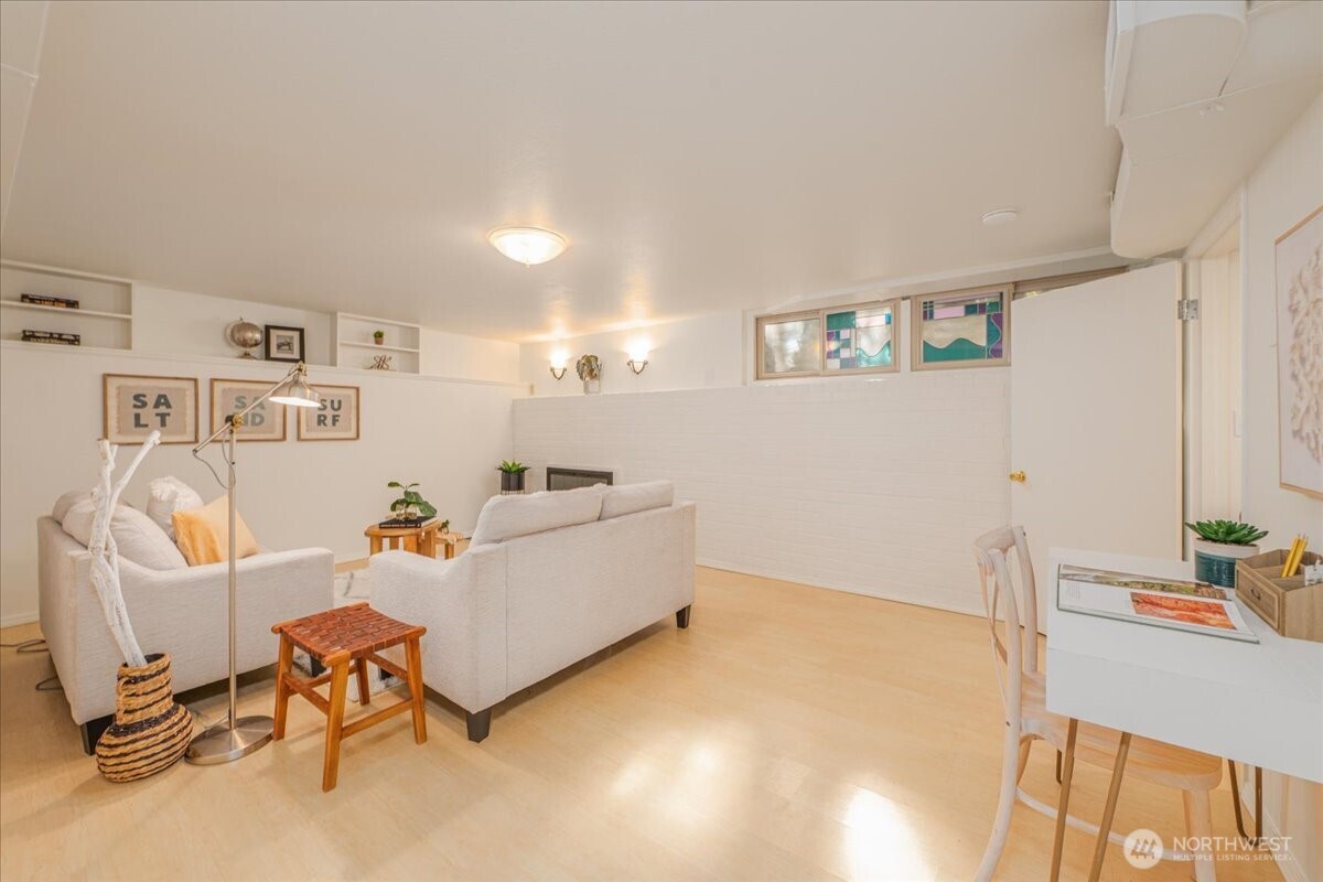 2815 W Smith Street , Seattle, WA 98199