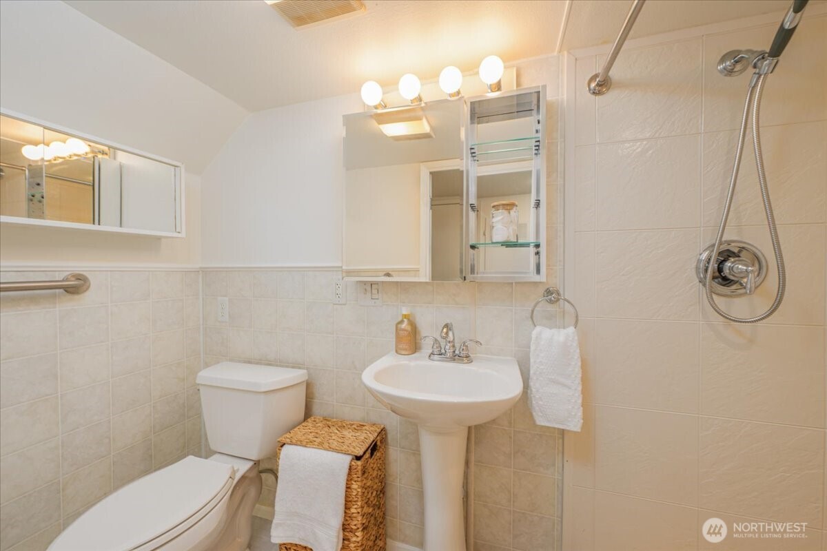 2815 W Smith Street , Seattle, WA 98199