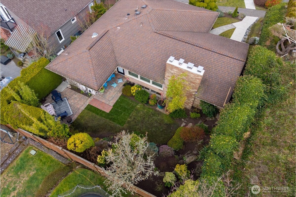 2815 W Smith Street , Seattle, WA 98199