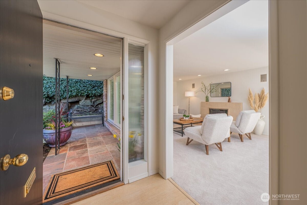 2815 W Smith Street , Seattle, WA 98199