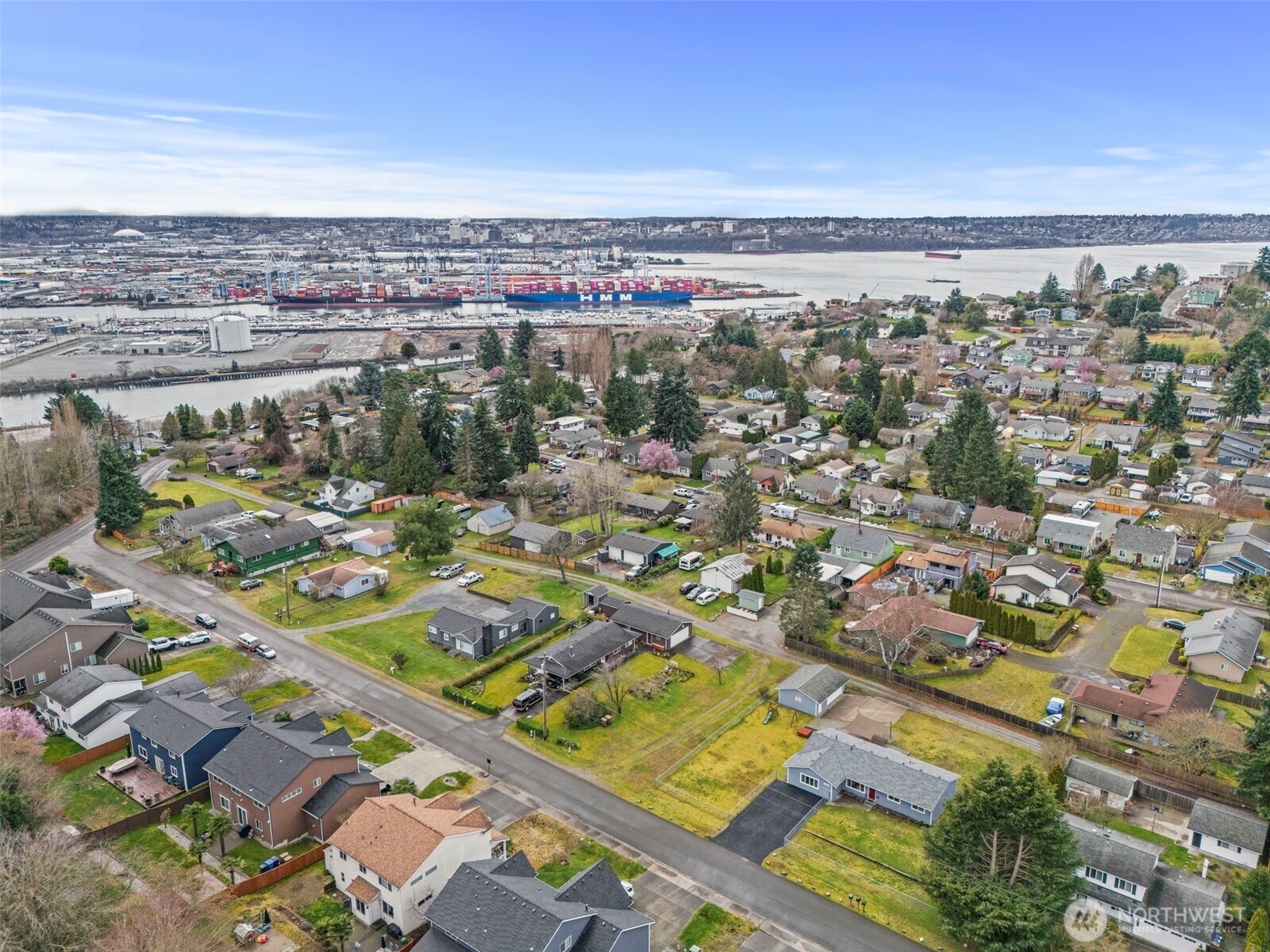 2950 40th Avenue NE, Tacoma, WA 98422