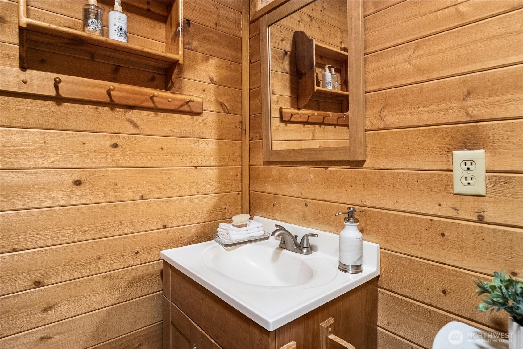 4692 NE Lincoln Road , Poulsbo, WA 98370