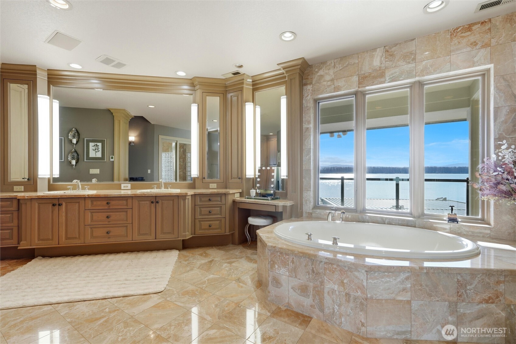 266 Columbia Point Road , Longview, WA 98632