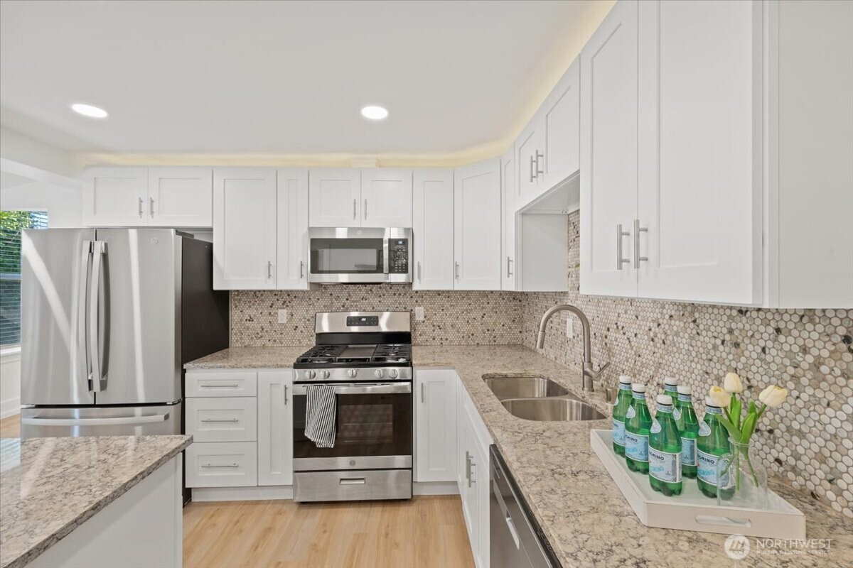 864 S 48th Street , Tacoma, WA 98408