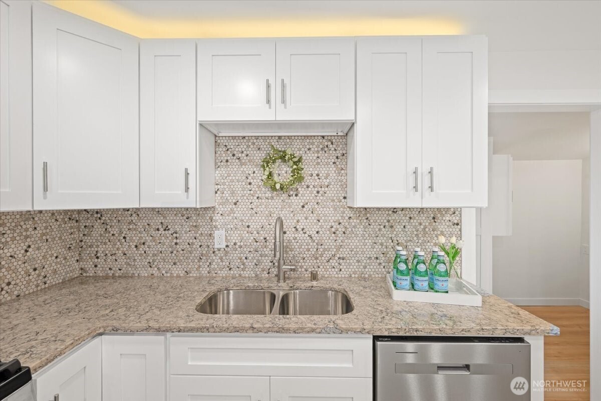 864 S 48th Street , Tacoma, WA 98408