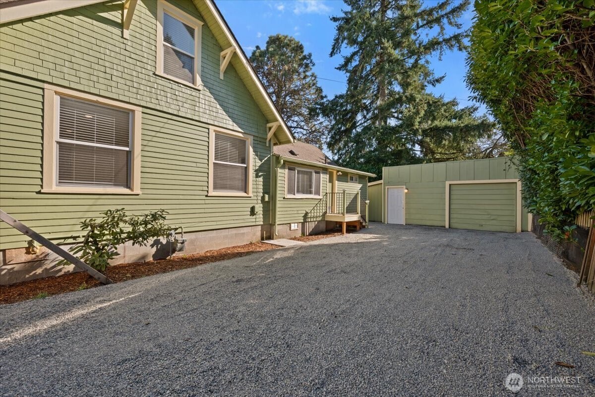 864 S 48th Street , Tacoma, WA 98408