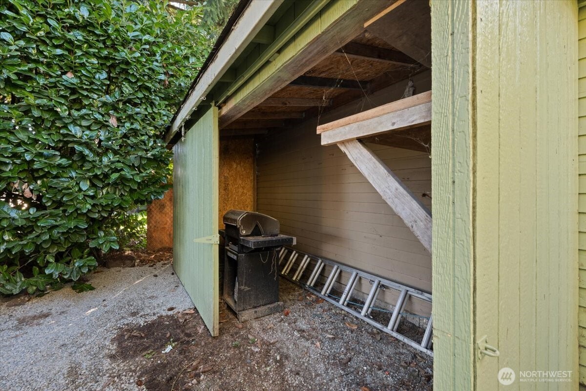 864 S 48th Street , Tacoma, WA 98408