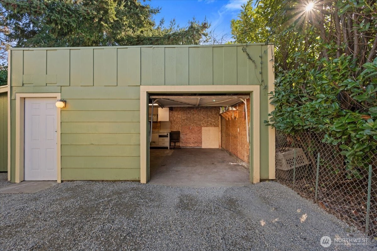 864 S 48th Street , Tacoma, WA 98408