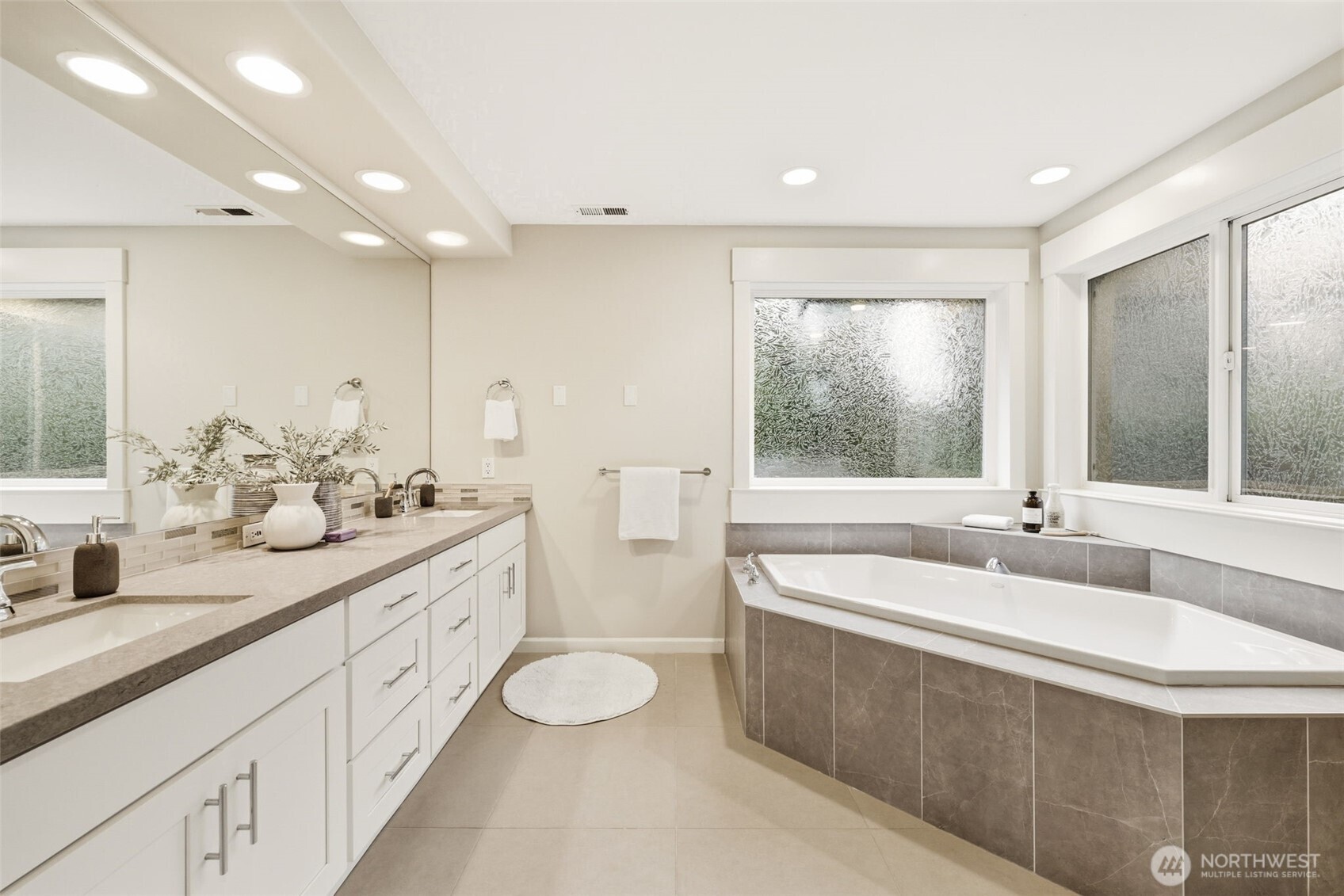 402 S Slater Street , Kirkland, WA 98033