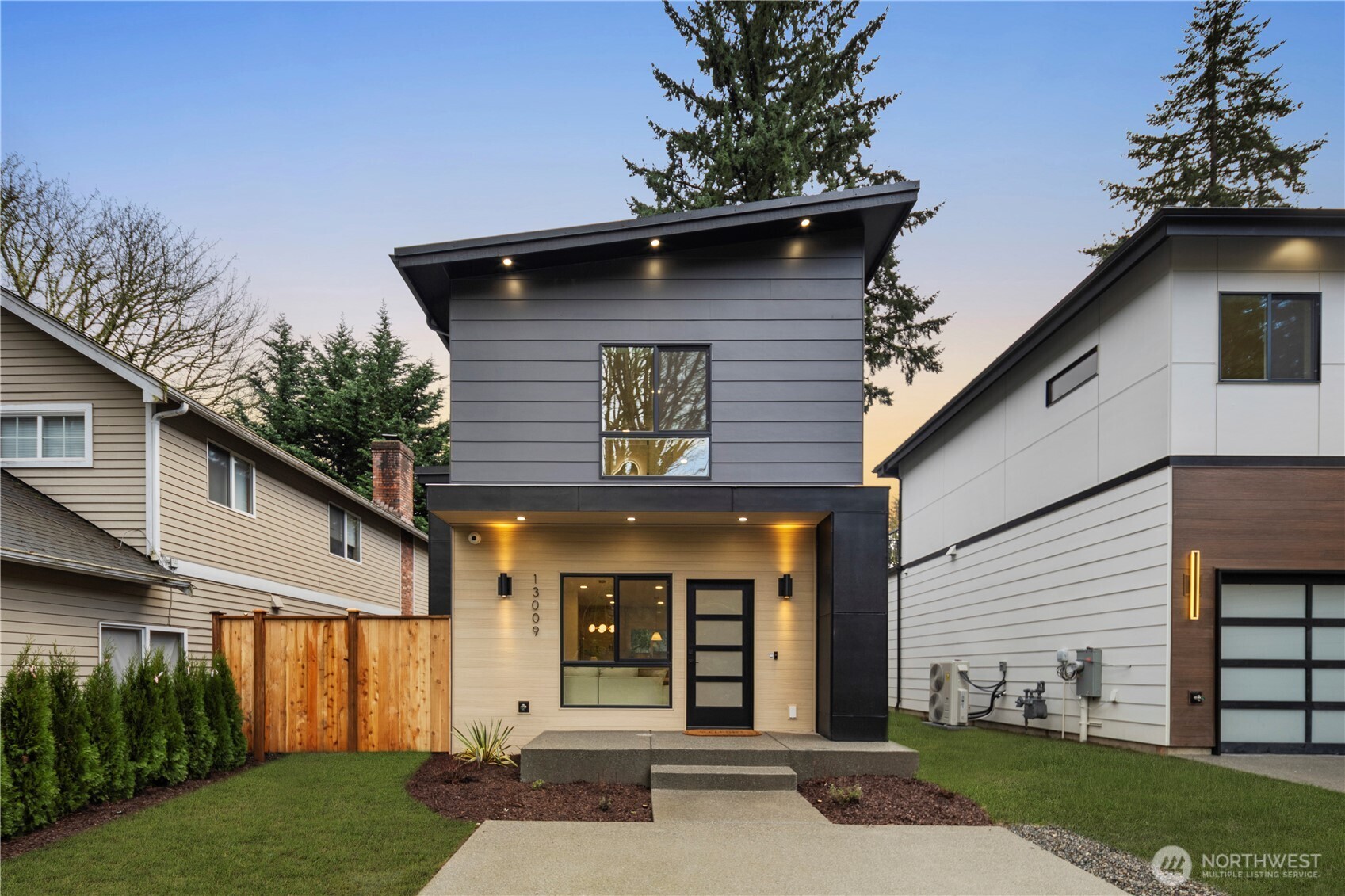 13009 NE 104th Place , Kirkland, WA 98033