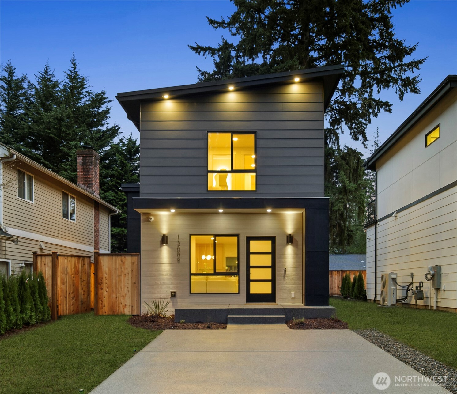 13009 NE 104th Place , Kirkland, WA 98033