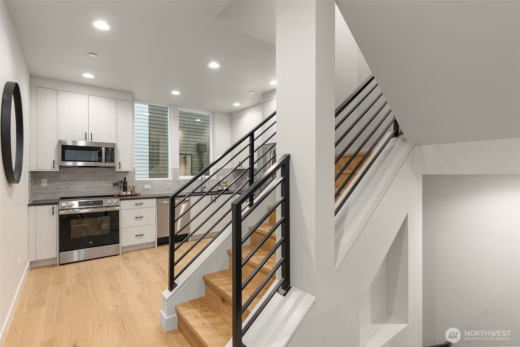 1104 B 34th Avenue , Seattle, WA 98122