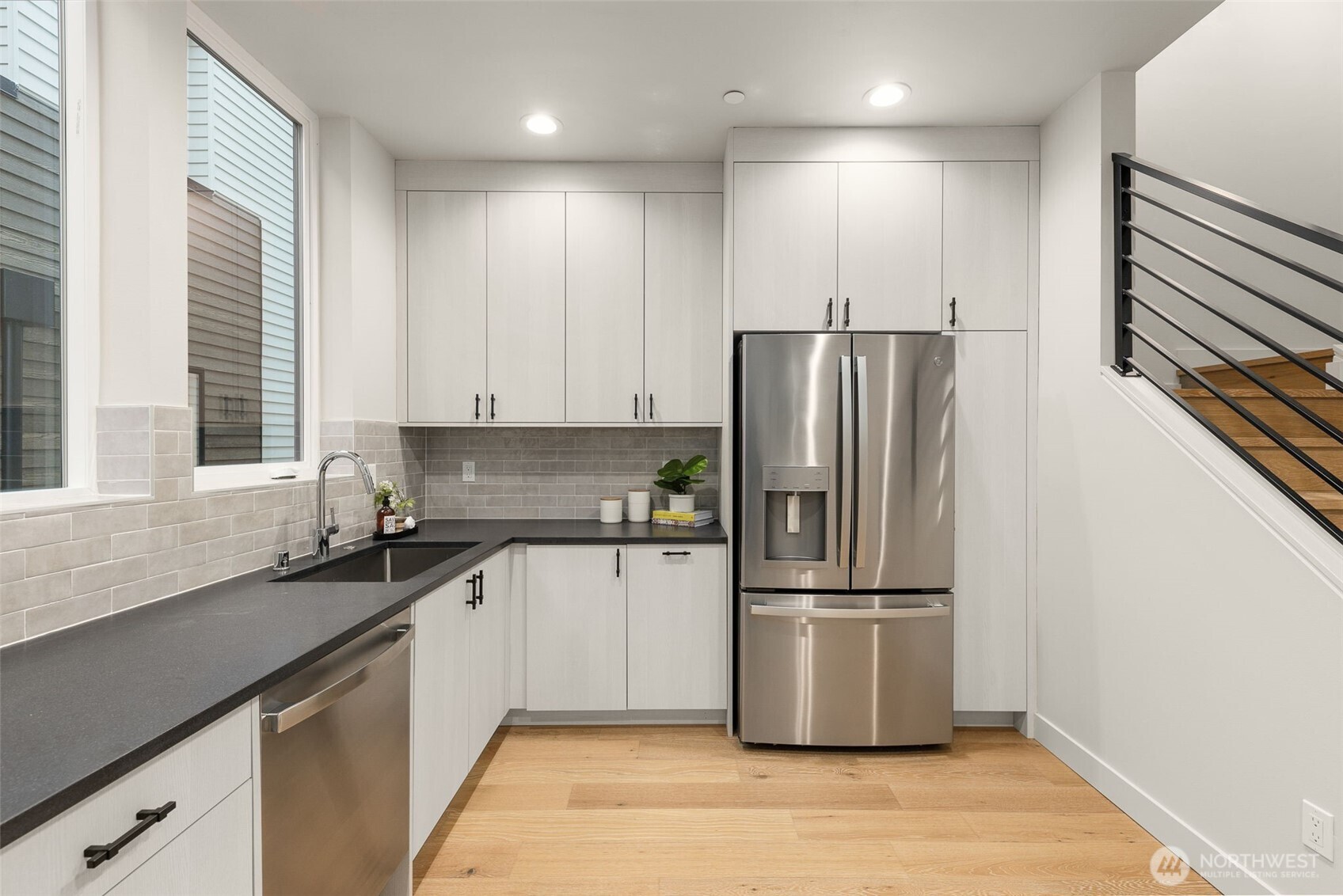 1104 B 34th Avenue , Seattle, WA 98122