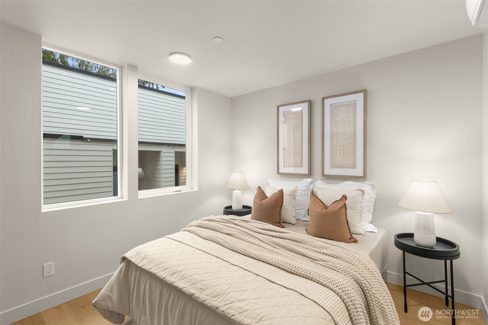 1104 B 34th Avenue , Seattle, WA 98122