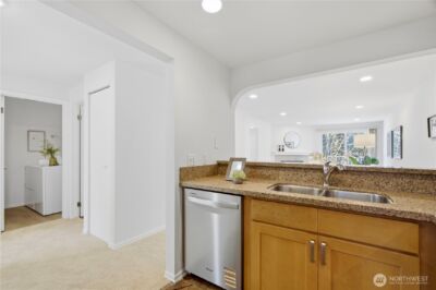 12740 NE 10th Place #E303, Bellevue, WA 98005 - Photo 11