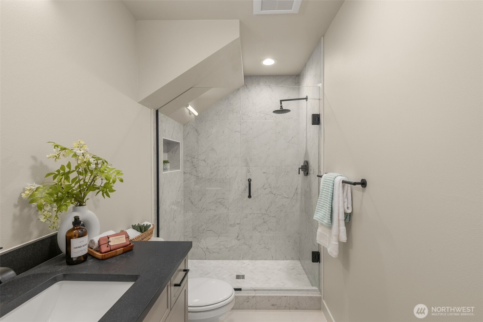 1110 B 34th Avenue , Seattle, WA 98122