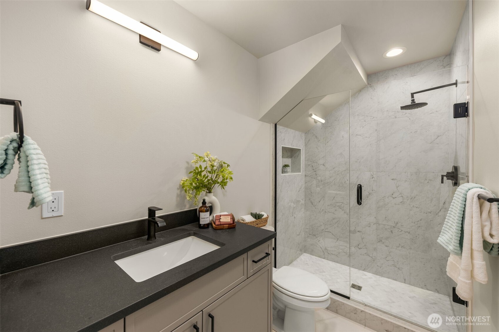 1110 B 34th Avenue , Seattle, WA 98122