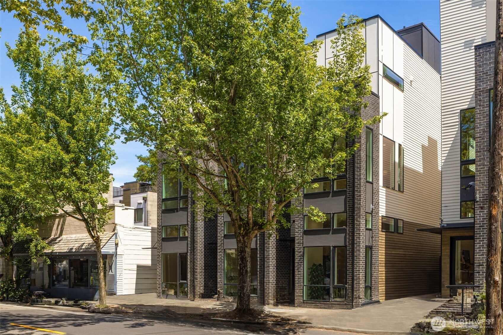 1110 B 34th Avenue , Seattle, WA 98122