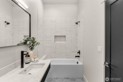 1104 C 34th Avenue , Seattle, WA 98122 - Photo 7