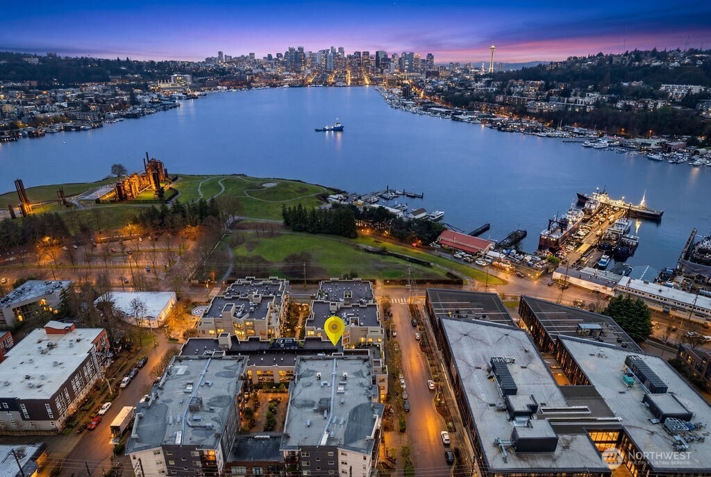 1760 N Northlake Way #521, Seattle, WA 98103